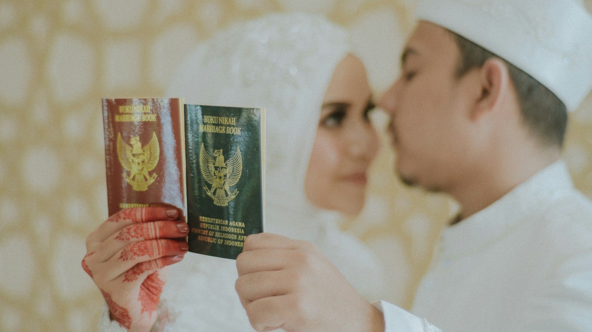 Ilustrasi pernikahan Muslim — nuansa tenang dan sakinah
